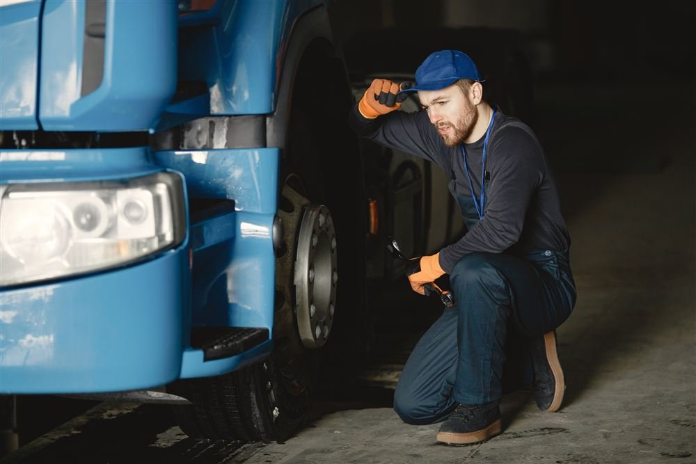 Equipe técnica Dougdiesel em diagnóstico