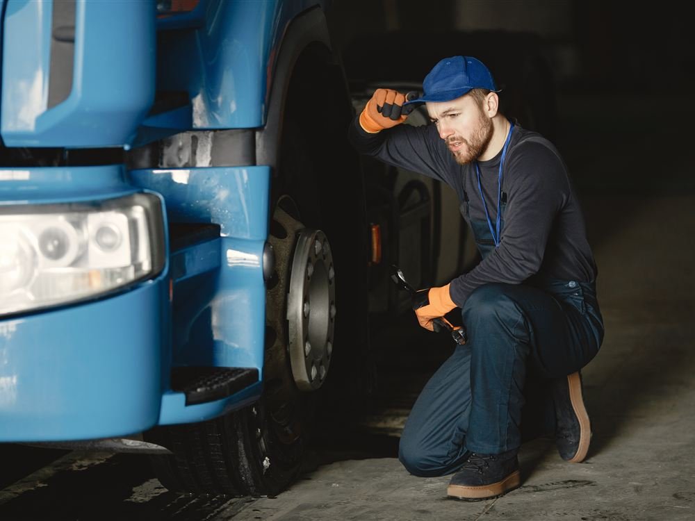 Equipe técnica Dougdiesel em diagnóstico